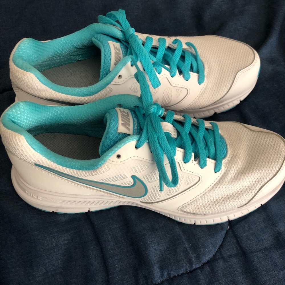 Women’s Nike size 9 shoes. Worn twice.